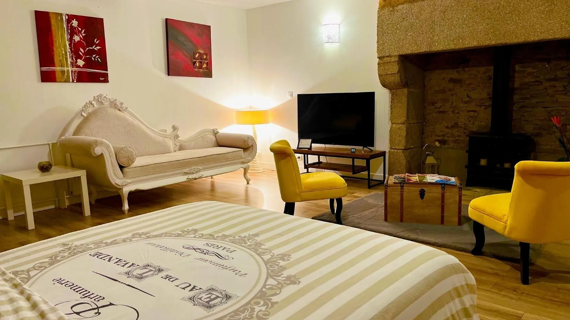 Le Manoir Des Haies Spa Hotel Les Champs-Geraux Guest house