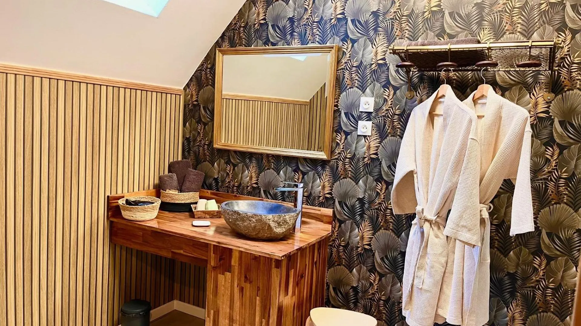 Le Manoir Des Haies Spa Les Champs-Géraux 0*,  Francia