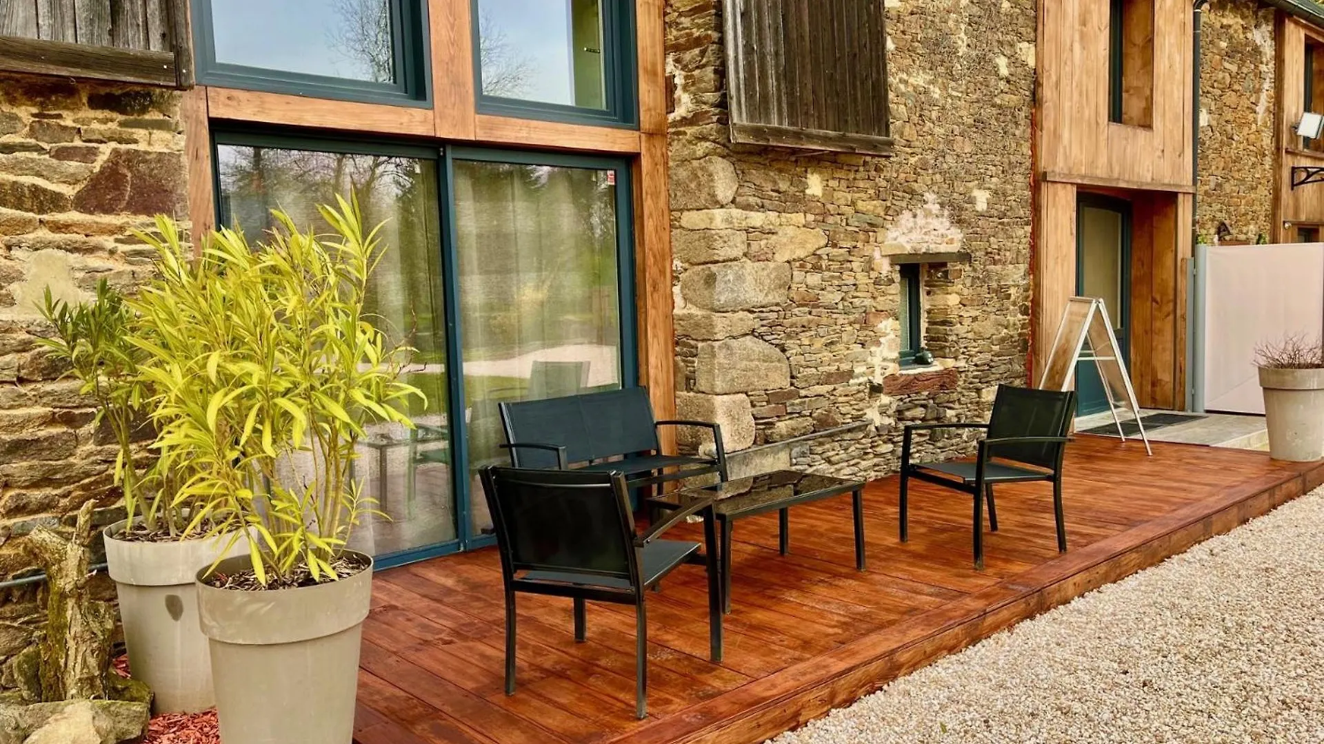بيت ضيافة Le Manoir Des Haies Spa Les Champs-Géraux